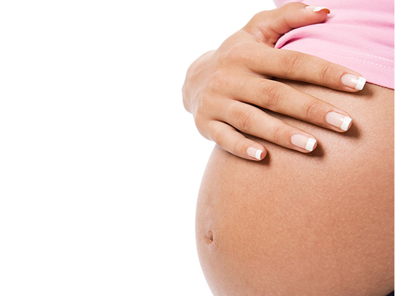Можно ли красить ногти и снимать лак во время беременности