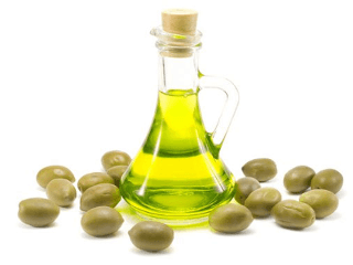 Для укрепления ногтевой пластины часто используется оливковое масло