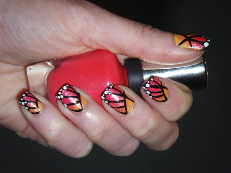 Красивый дизайн ногтей бабочки