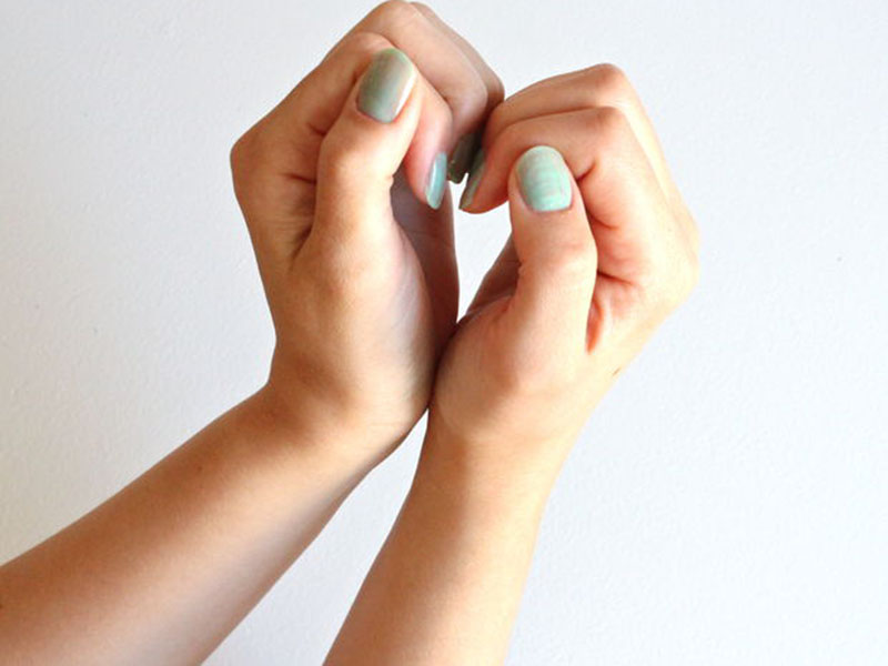 Как правильно красить ногти на руках лаком