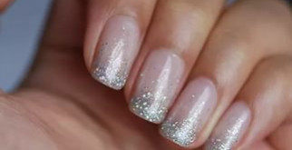 Маникюр на короткие ногти с блестками: варианты блесток и особенности их нанесения