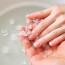 Handbad für strapazierte Hände und Nägel: Sanfte Rettung für beanspruchte Haut