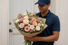 Как правильно заказать доставку букета: от выбора цветов до улыбки получателя