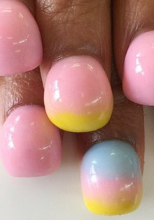 Фрик-маникюр bubble nails не теряет популярности