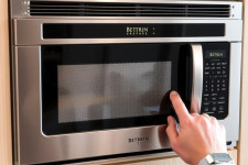 Ремонт встроенных микроволновых печей: что можно сделать самому, а что лучше доверить профессионалу