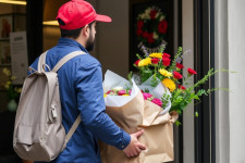 Доставка цветов без сюрпризов: как выбрать, заказать и сохранить букет свежим