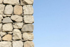 Бутовый камень: прочный герой простых стен и причудливых садов