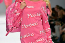Одеяние Moschino: стиль, эксцентричность, смелость