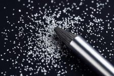 Хромированные хлопья: как наносить, чтобы покрытие выглядело чисто и дорого