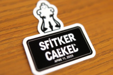 Когда наклейка лучше визитки. Простая логика узнаваемости