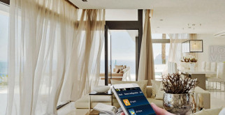 Уютный уголок для ухода за ногтями: почему стоит выбрать электрокарнизы