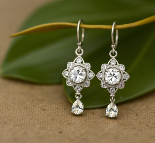 Стоит ли покупать серьги из белого золота онлайн: все за и против, правила выбора и скрытые нюансы